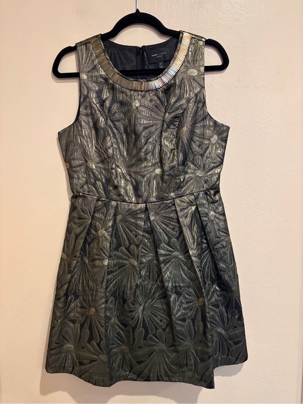 Romeo & Juliet Couture Metallic Olive Gold Floral Jacquard Mini Dress, size M